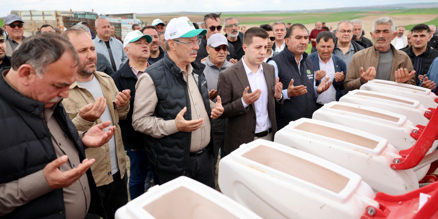 KAYSERİ ŞEKER SAHADA ÇİFTÇİ İLE OMUZ OMUZA