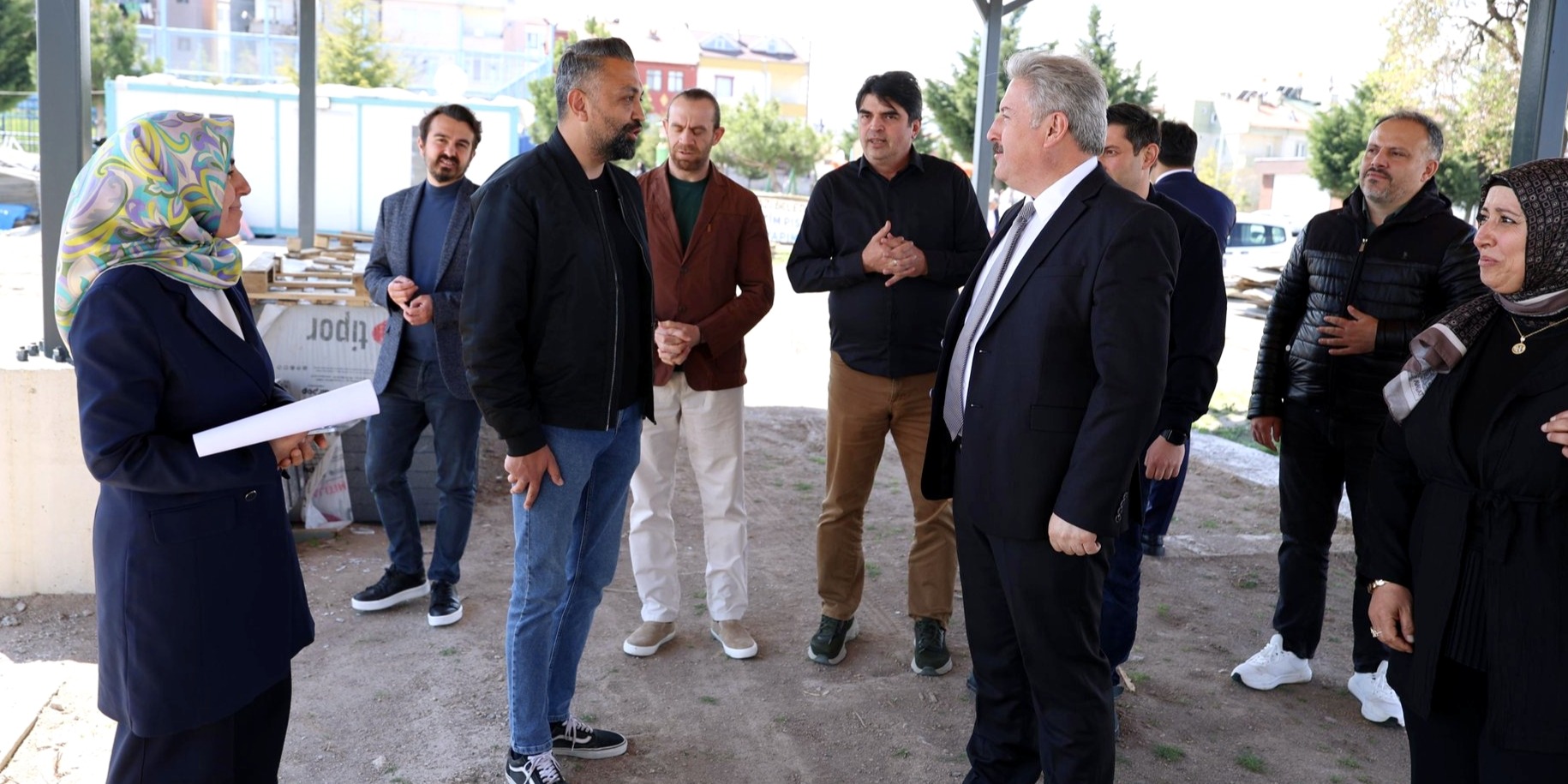 SELÇUKLU MAHALLESİ’NİN ÇOK AMAÇLI SOSYAL TESİSİ HIZLA YÜKSELİYOR