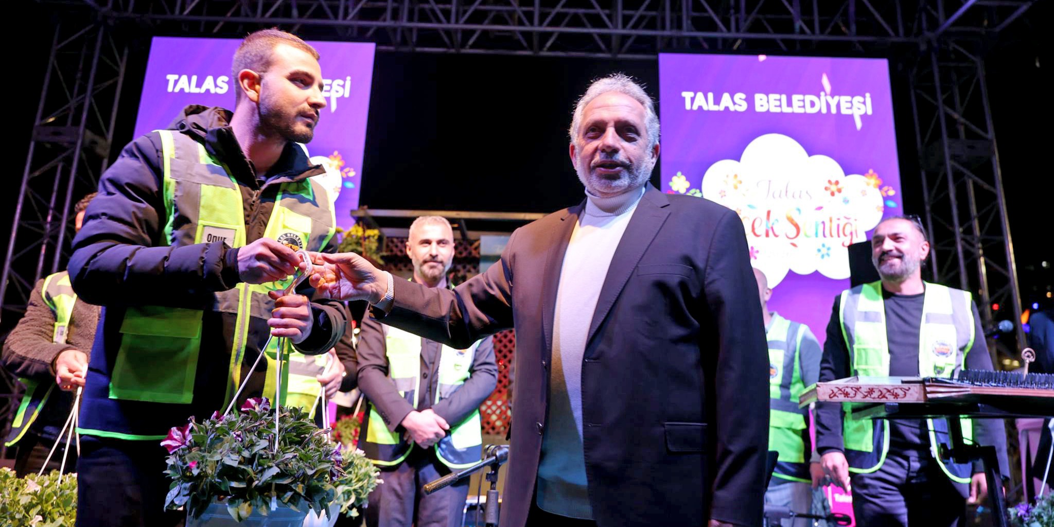TALAS ÇİÇEK ŞENLİĞİ’NDE GRUP ŞANTİYE’DEN UNUTULMAZ GECE