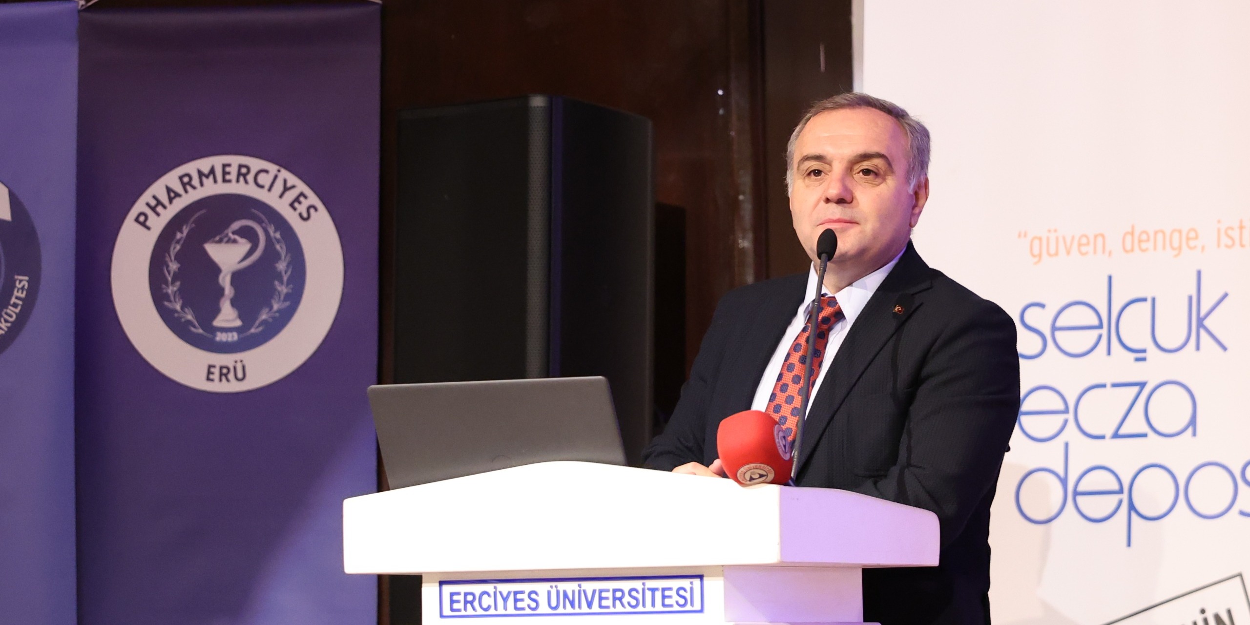 ERÜ’de “II. Ulusal PharmErciyes Eczacılık Öğrenci Kongresi” Düzenledi