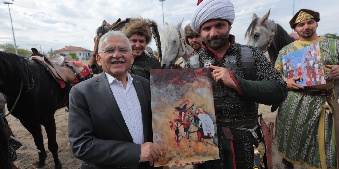 BAŞKAN BÜYÜKKILIÇ, “ERCİYES’İN GÖLGESİNDE GELENEKSEL ATLI SPOR GÖSTERİSİ”Nİ İZLEDİ