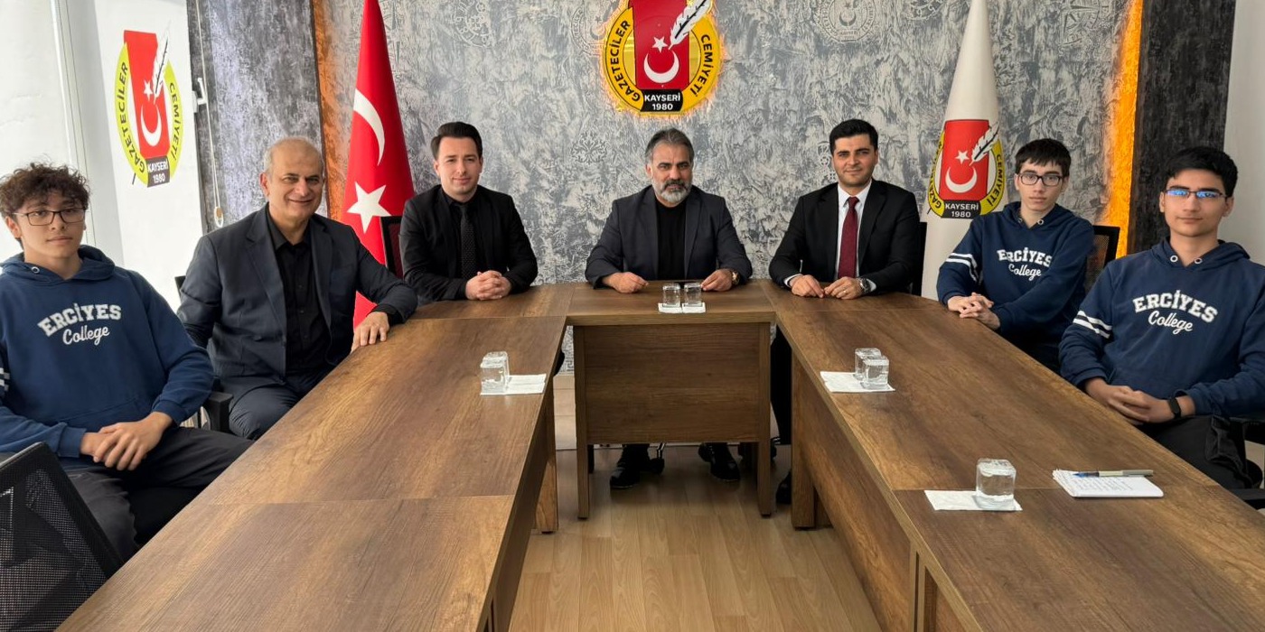 Uluslararası Robot Yarışmasında Türkiye 3’üncüsü Olan Erciyes Koleji’nden KGC’ye Ziyaret