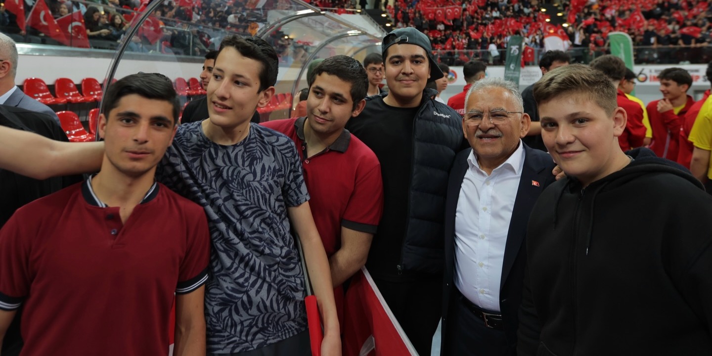 Başkan Büyükkılıç, Spor Oyunları ödül töreni’nde konuştu: “Başarıdan başarıya koşacaksınız”