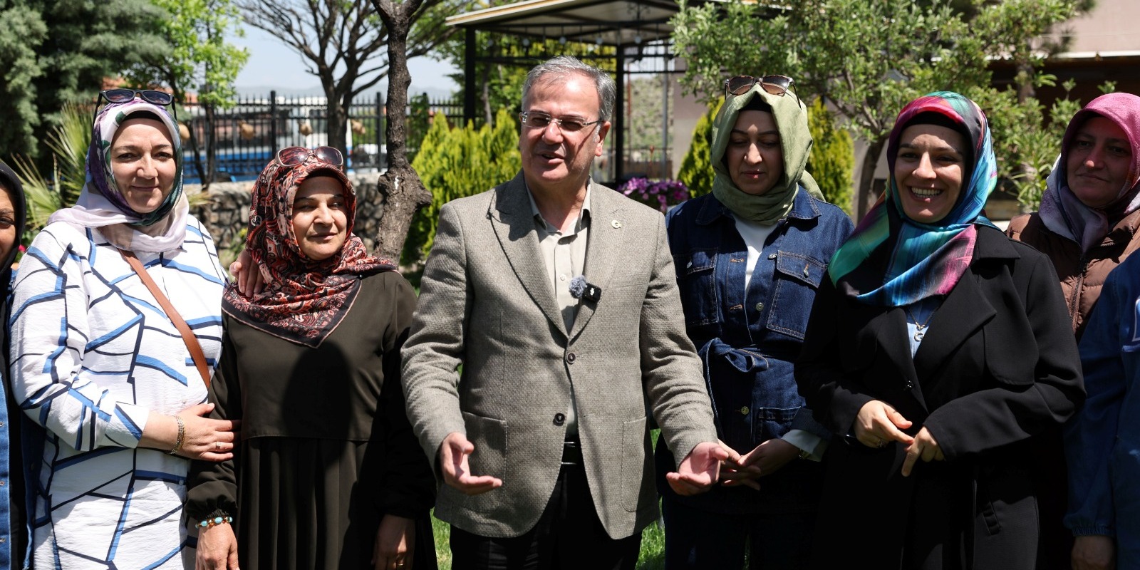 BAŞKAN ÖZDOĞAN, İŞİTME ENGELLİ KUR’AN KURSU ÖĞRENCİLERİNİ MİSAFİR ETTİ
