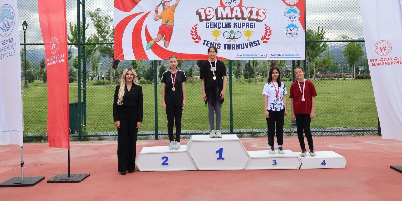 Büyükşehir’den 19 mayıs’a yakışan tenis turnuvası