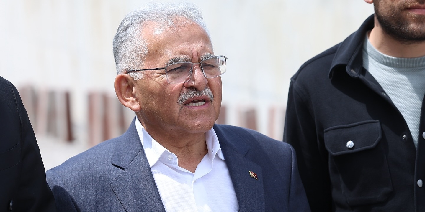 “ŞEHRİMİZİN ULAŞIM KONFORUNU ARTTIRMAK İÇİN GECE GÜNDÜZ DEMEDEN ÇALIŞIYORUZ”