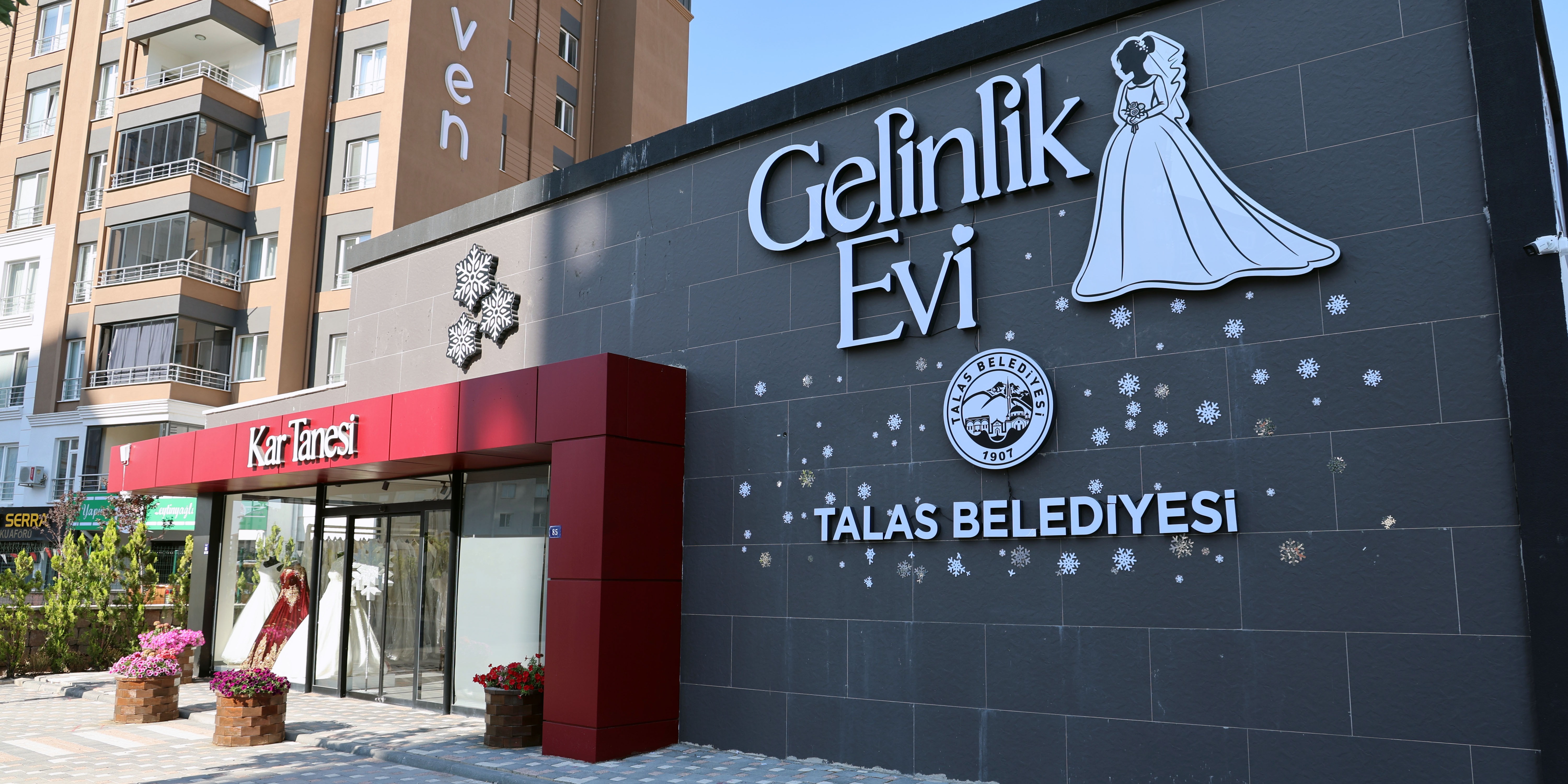 KAR TANESİ GELİNLİK EVİ’NDE YENİ SEZON HEYECANI 