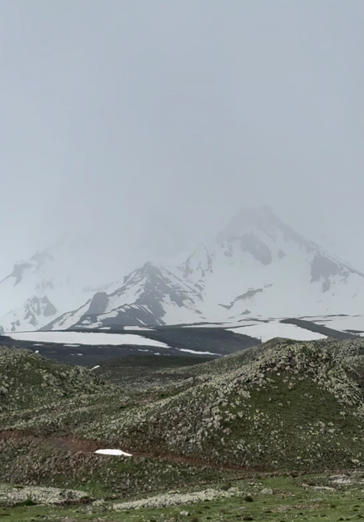Erciyes Dağı’na Haziran ayında kar yağdı