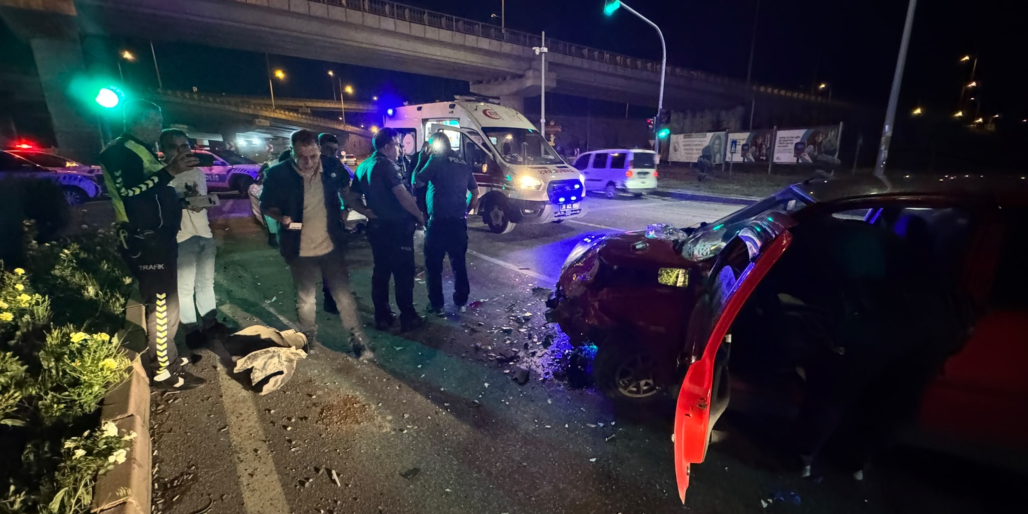Polis Aracının Karıştığı Zincirleme Kazada 2 Yaralı