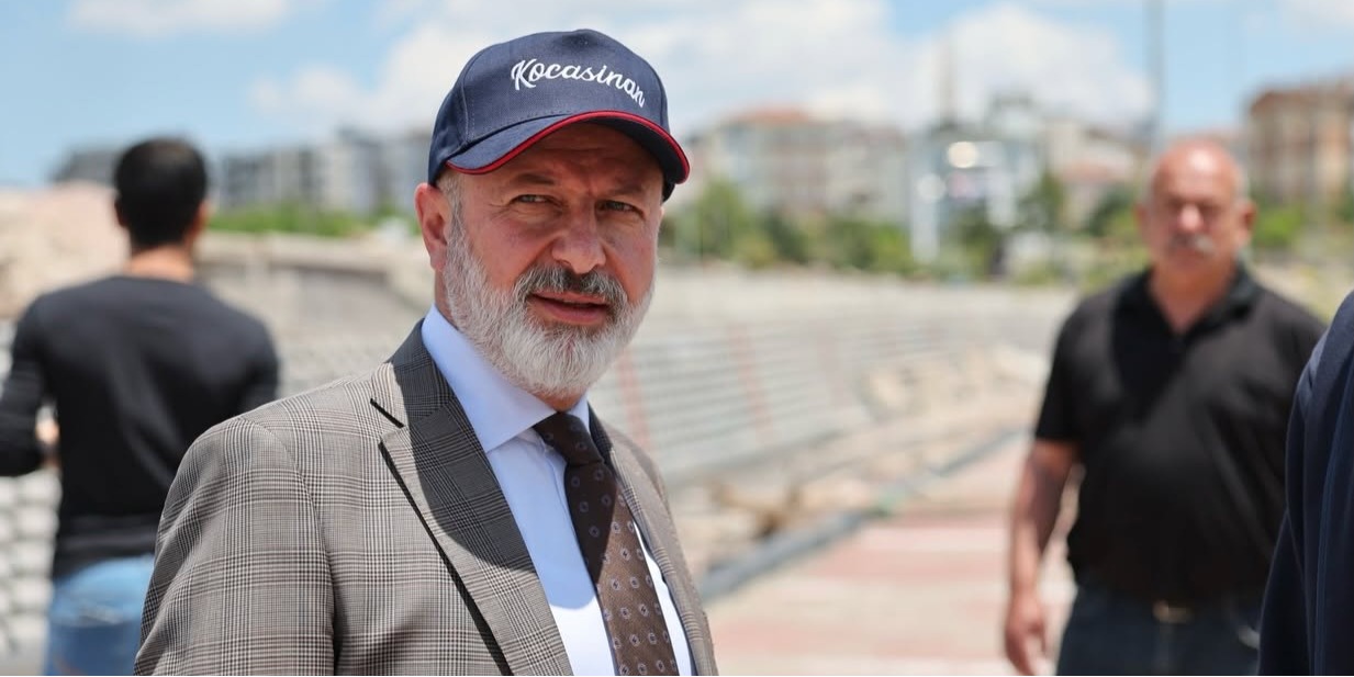 "KENTSEL DÖNÜŞÜMLE BİRLİKTE YAŞAM ALANLARINI DA İNŞA EDİYORUZ"