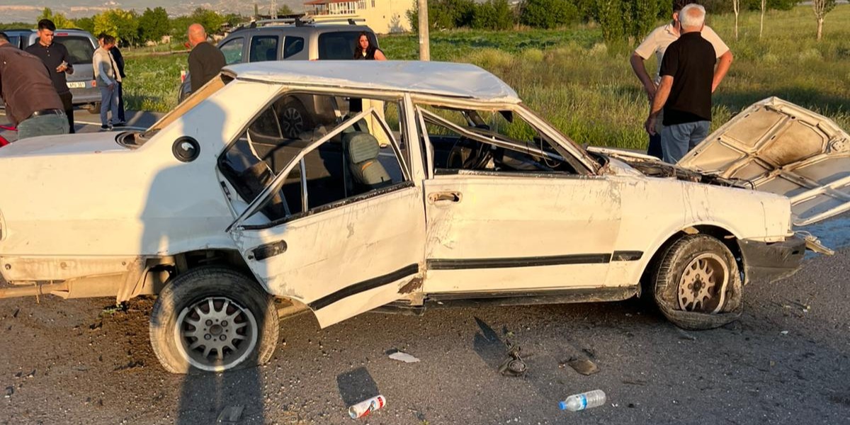 Kayseri’de İki Otomobil Çarpıştı: 2 Yaralı