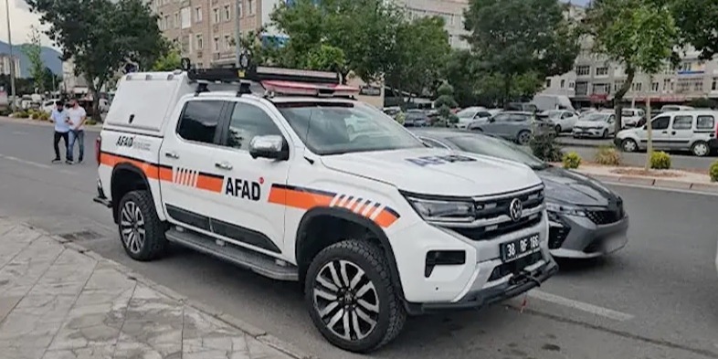 Kayseri'de AVM'ye Asılsız 'Canlı Bomba' İhbarı: 13 Yaşındaki Çocuk Yakalandı