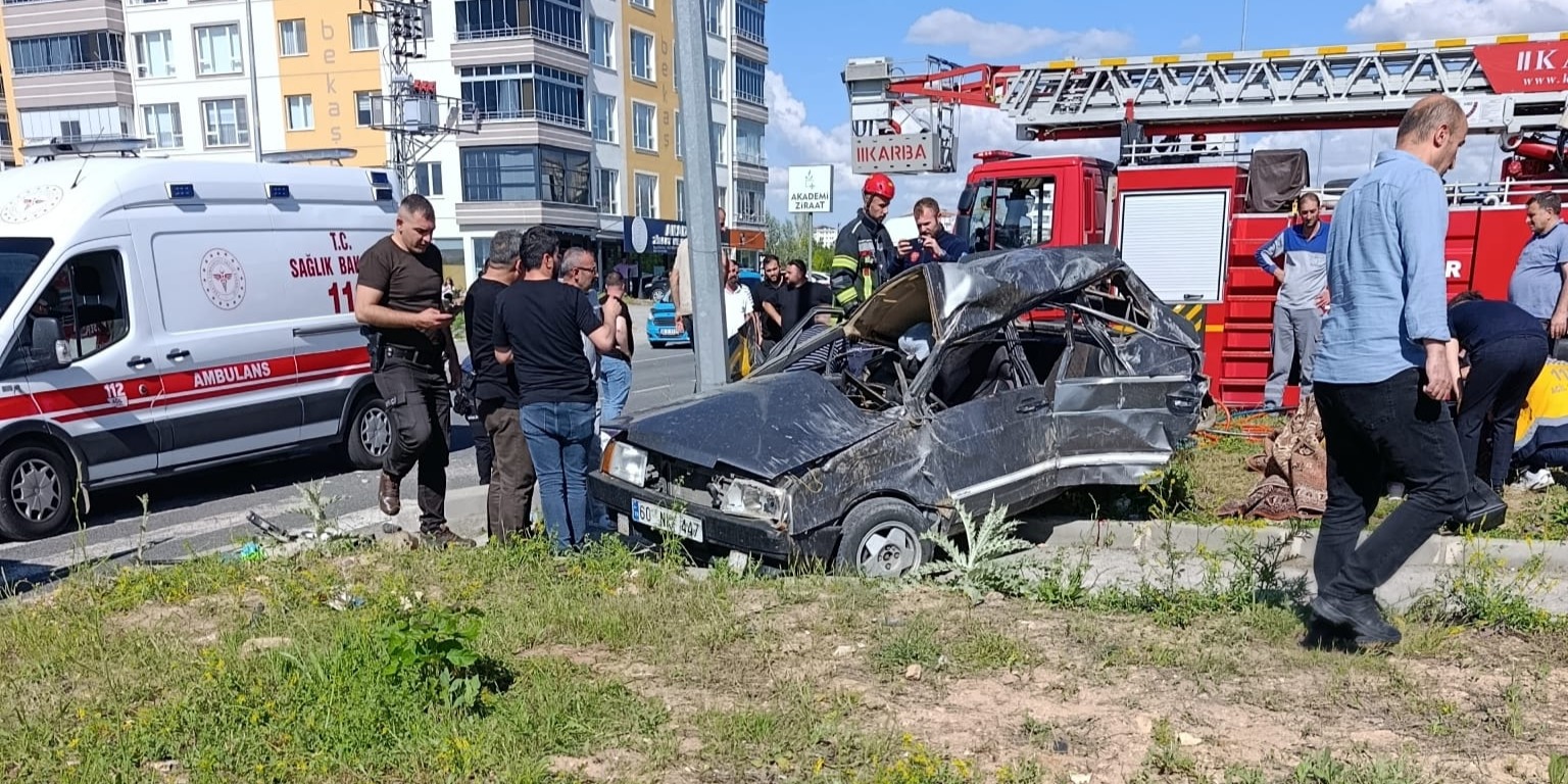 KAYSERİ’DE İKİ OTOMOBİL ÇARPIŞTI: 3 ÖLÜ, 5 YARALI