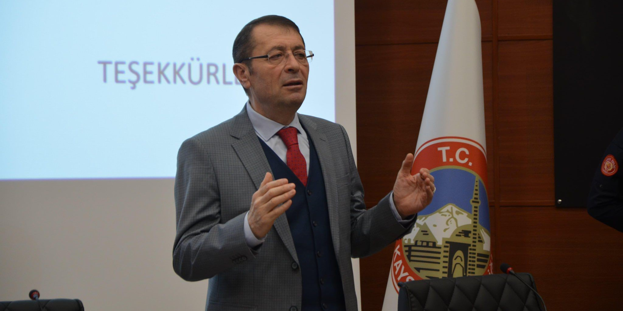 Vali Yardımcısı Şenol Esmer kalp krizinden hayatını kaybetti