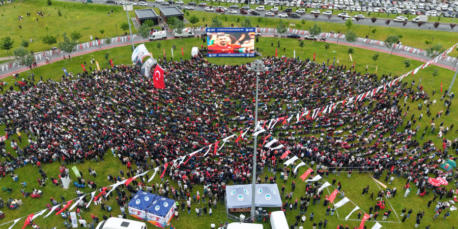BÜYÜKŞEHİR İLE AY YILDIZLI HEYECAN: KAYSERİ MİLLİ TAKIM İÇİN TEK YÜREK OLDU
