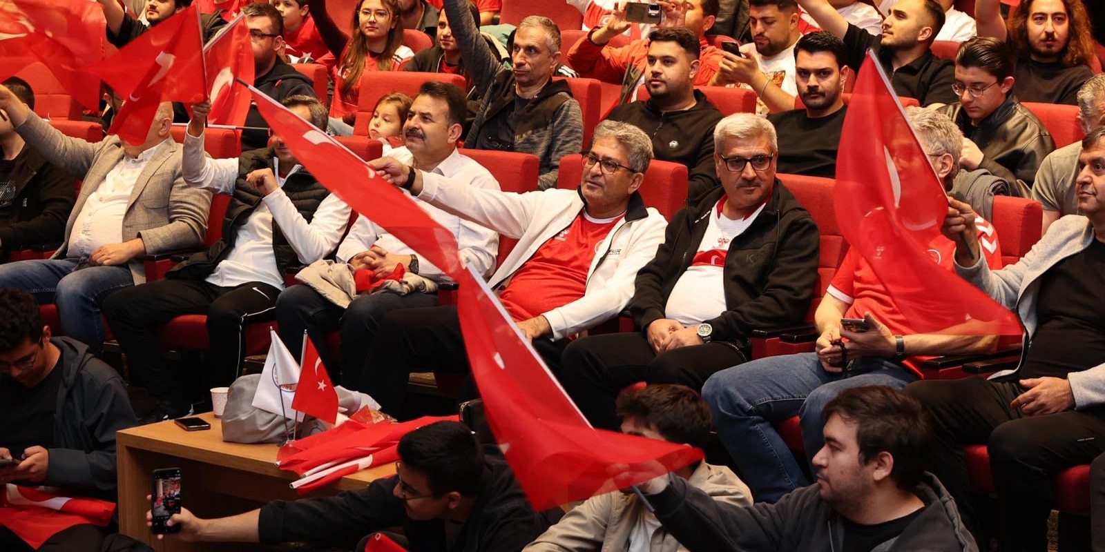 ERÜ’de Milli Maç Heyecanı Yaşandı