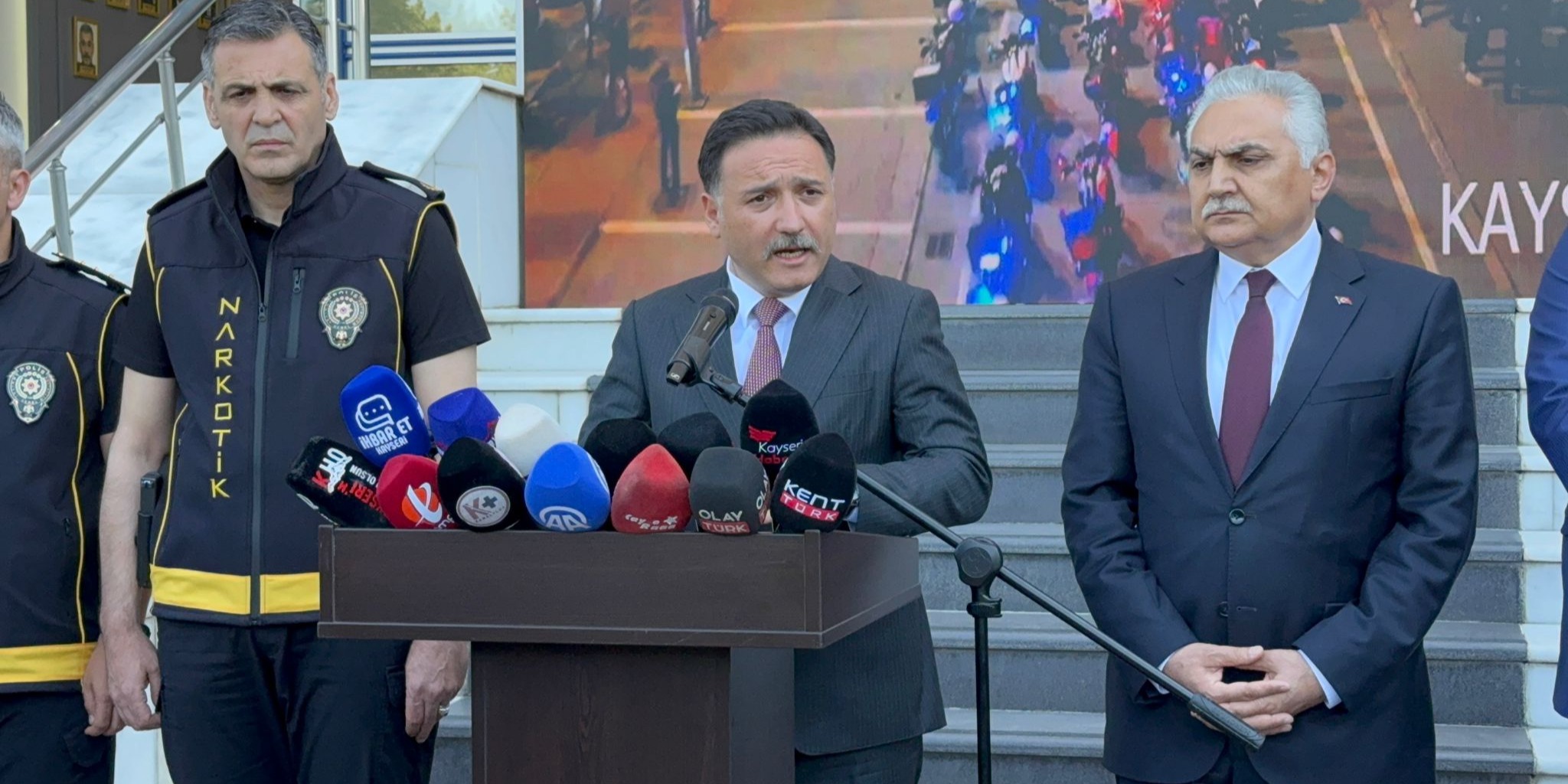 Vali Gökmen Çiçek: 282 hedef şahsa eş zamanlı olarak büyük bir operasyon gerçekleştirdik