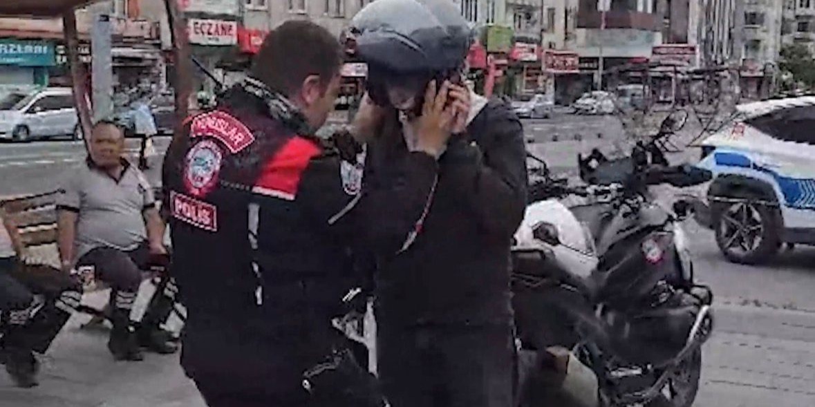 KAYSERİ'DE POLİS EKİPLERİ YKS'YE GEÇ KALAN ADAYLARIN İMDADINA YETİŞTİ