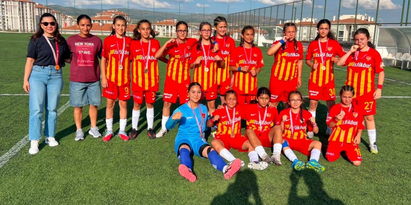 ANALİG futbol takımlarından çifte başarı