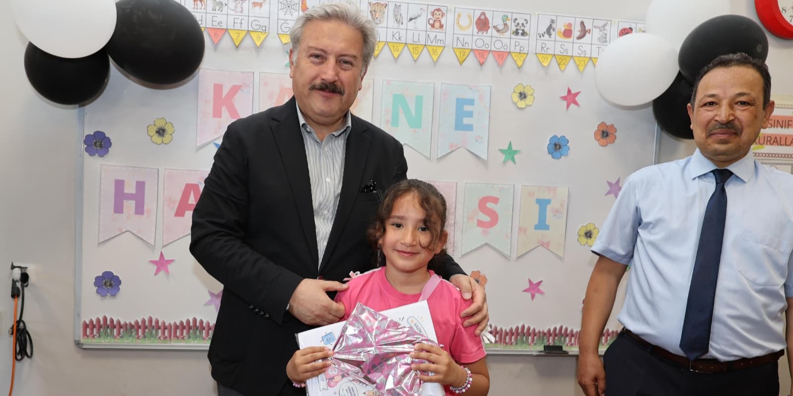 Başkan Palancıoğlu, öğrencilerin karne heyecanına ortak oldu