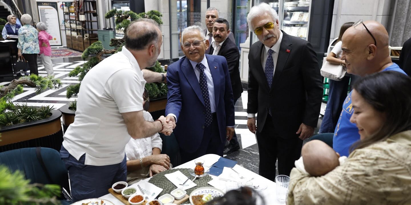 Başkan Büyükkılıç’a turizmde üç anlamlı ödül birden