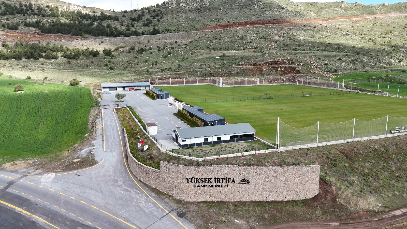 Kayseri Büyükşehir’in vizyon projesi Erciyes yüksek irtifa kamp merkezi yeni sezona hazır