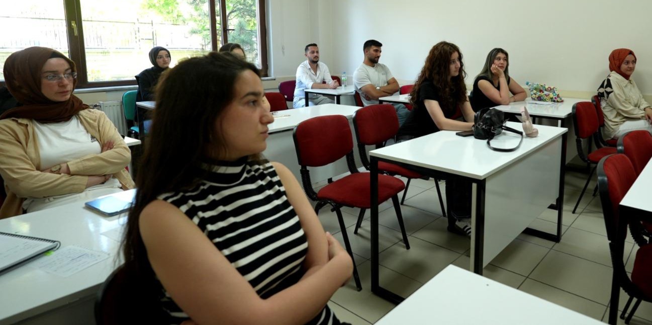 Büyükşehir KAYMEK’ten bir ilk: Ücretsiz İngilizce ve almanca konuşma kulübü başladı