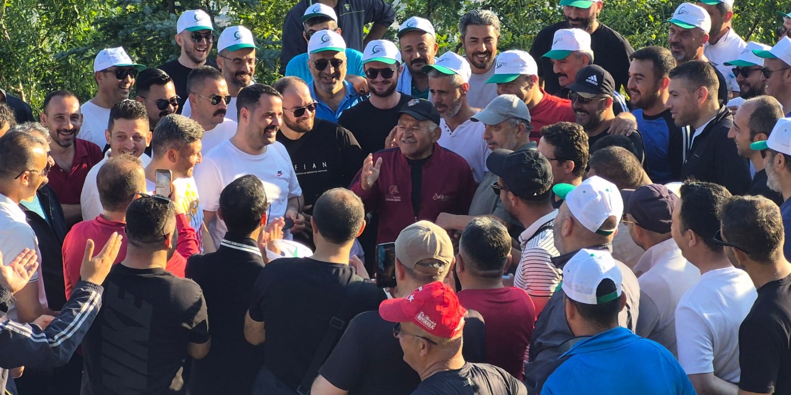 Büyükkılıç, sabah yürüyüşünde ulaşım A.Ş. Otobüs işletme müdürlüğü personeli ile bir araya geldi