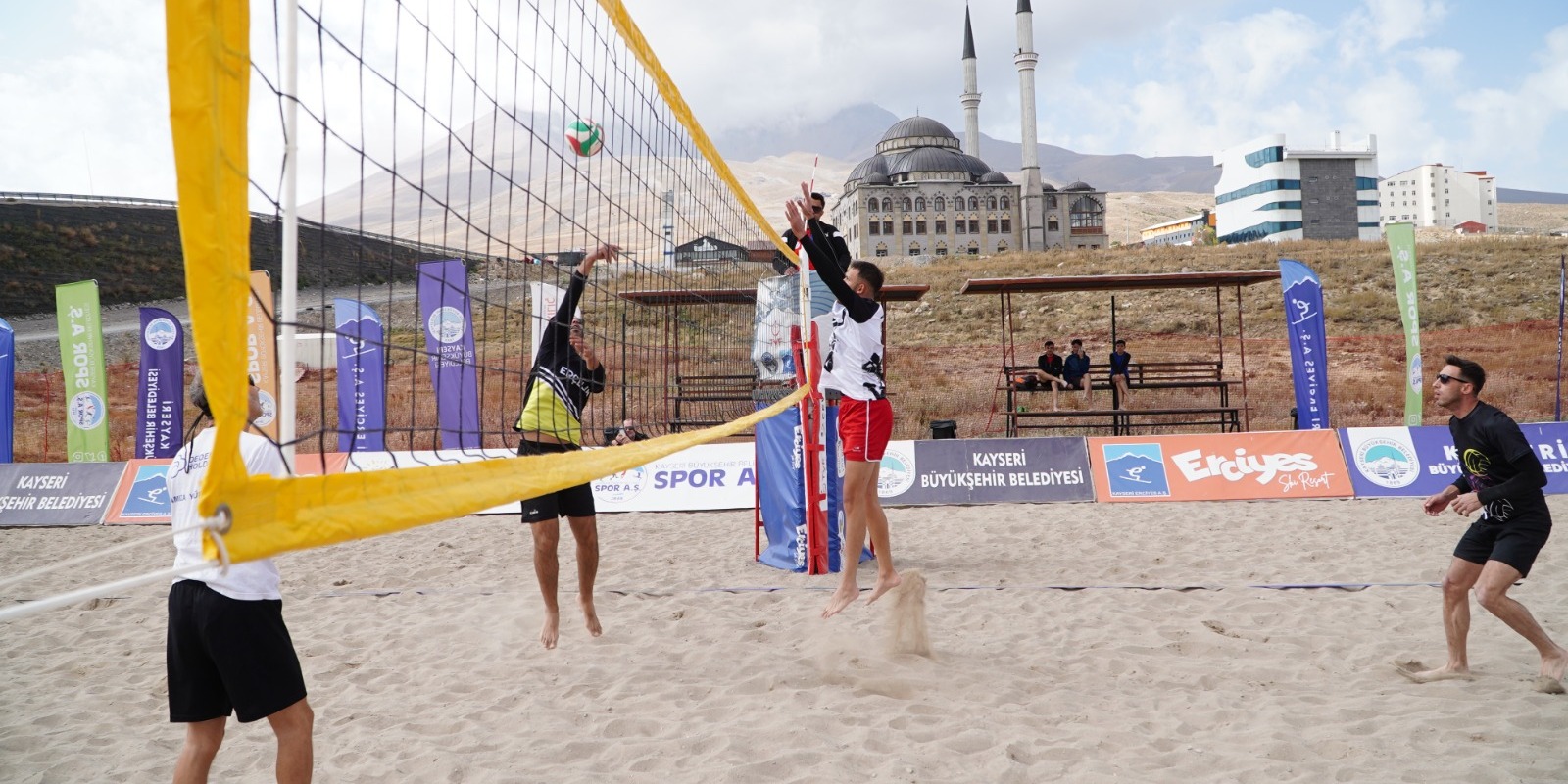 Erciyes, voleybol tutkunlarını buluşturacak