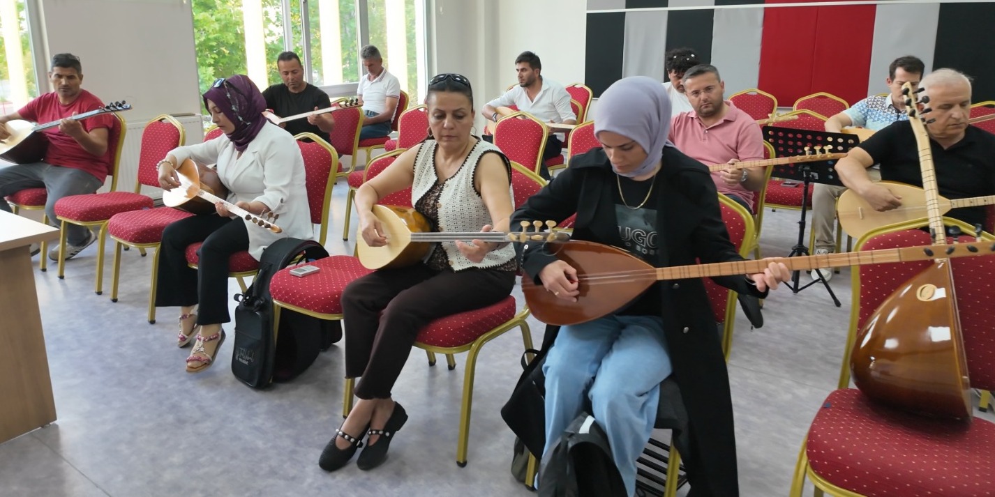 Kayseri Büyükşehir Konservatuvarı'nda yaz coşkusu: 1.865 kursiyer sanatla buluştu