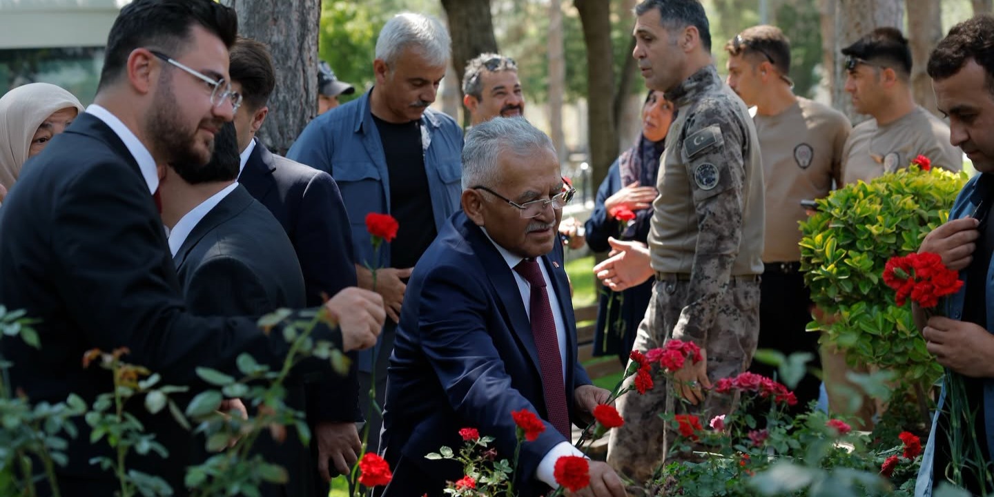 Başkan Büyükkılıç, 15 temmuz’un 10. yılında şehitleri kabirleri başında andı