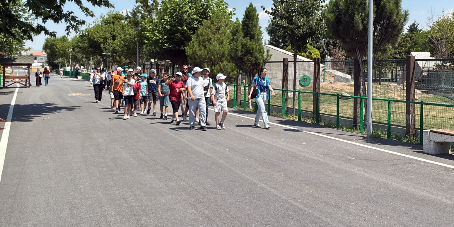 Hayvanat bahçesini 6 bin kişi ziyaret etti