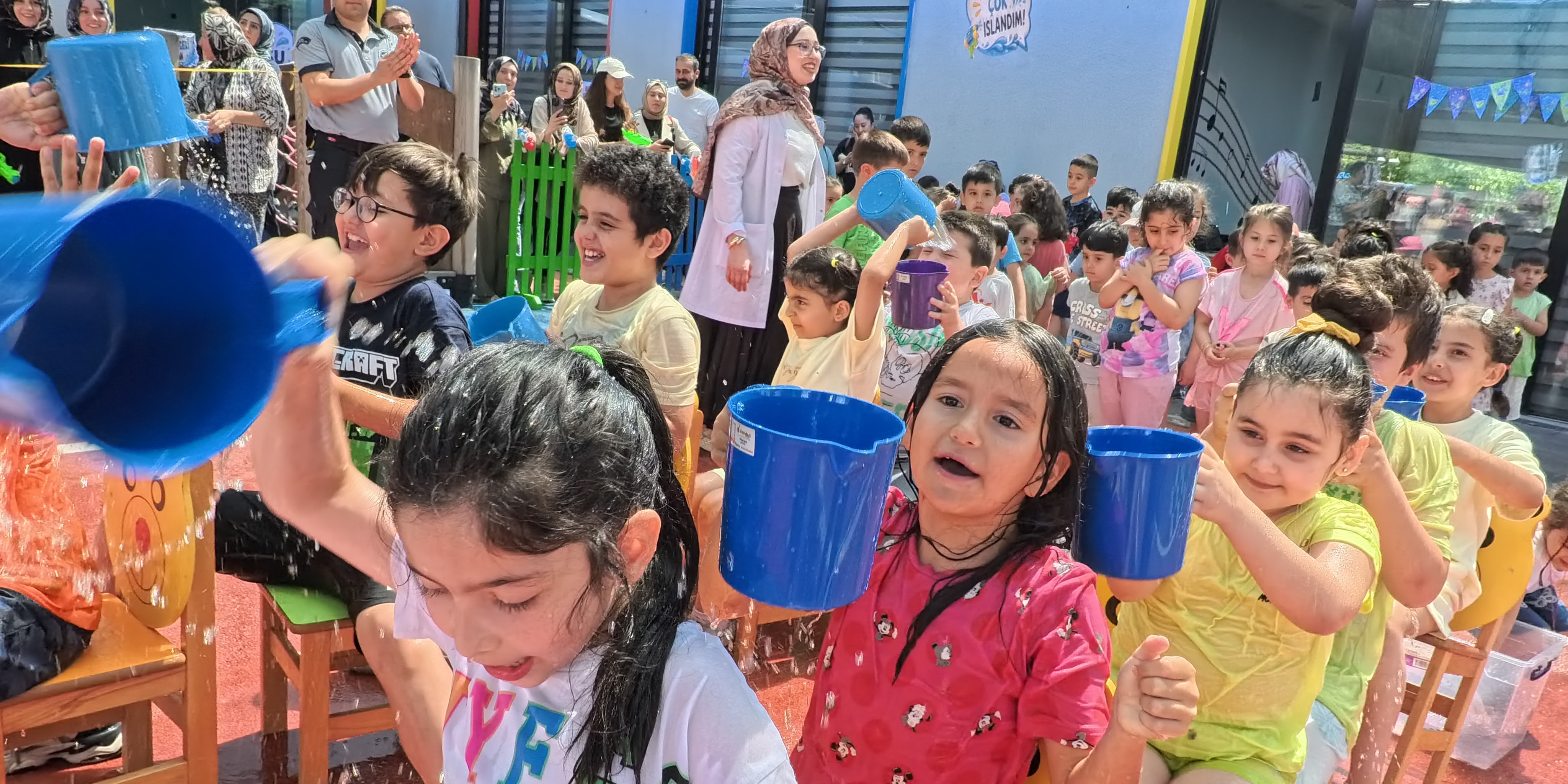 Büyükşehir’den çocuklara unutulmaz yaz etkinliği: Çocuk kütüphanesinde su oyunları