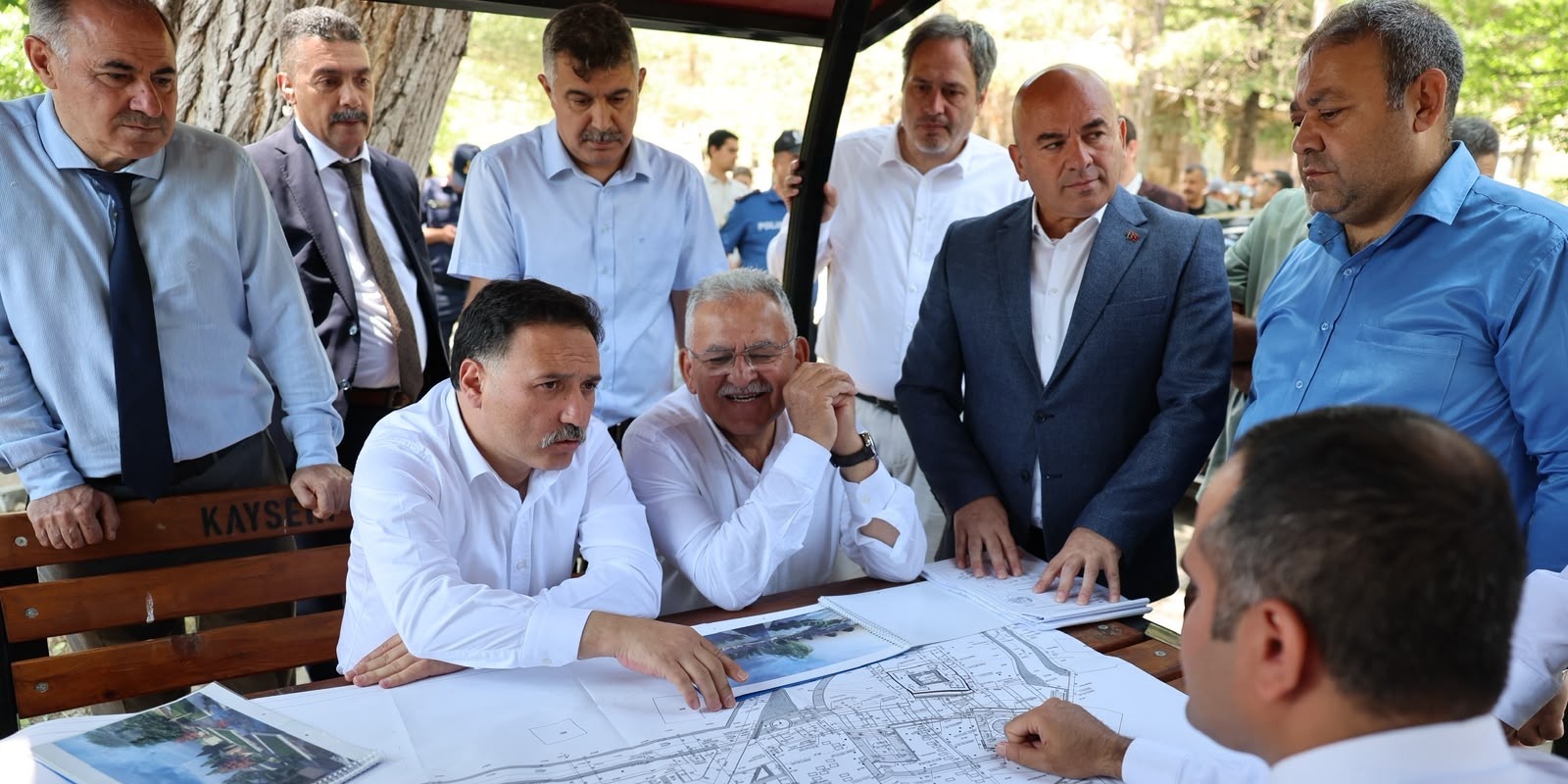 Vali Çiçek ve başkan Büyükkılıç’tan Melikgazi türbesinde inceleme