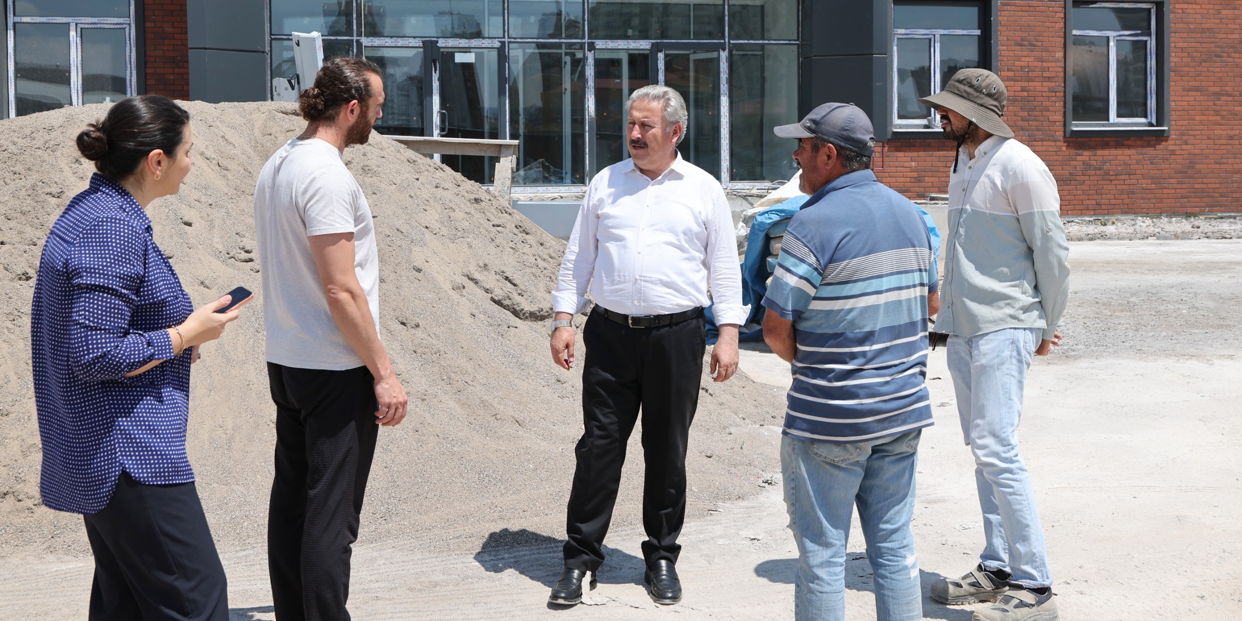 Başkan Palancıoğlu, Yıldırım Beyazıt Mahallesi’ndeki okul çalışmalarını inceledi