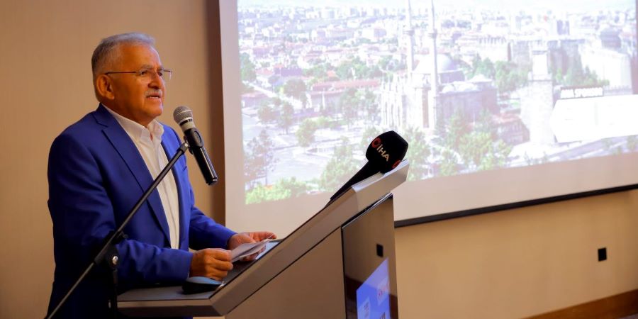 Başkan Büyükkılıç, ekonomiye yön verenler zirvesi'nde iş dünyasıyla buluştu