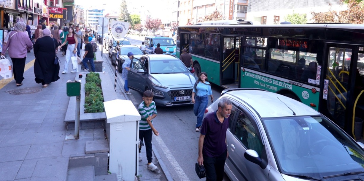 Büyükşehir zabıta’dan otobüs duraklarında denetim: Önce can ve trafik güvenliği