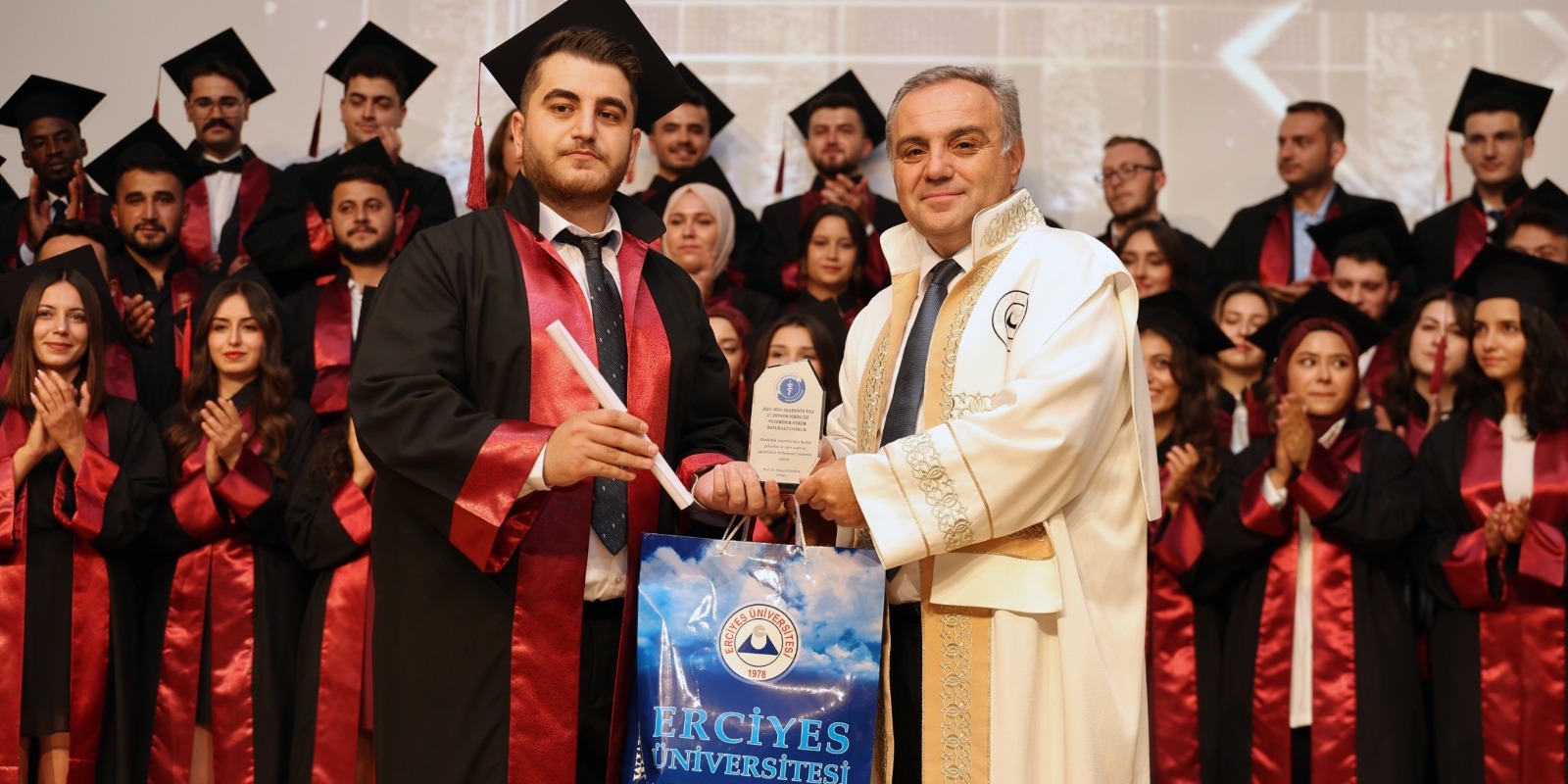 ERÜ Veteriner Fakültesi yeni mezunlarını verdi