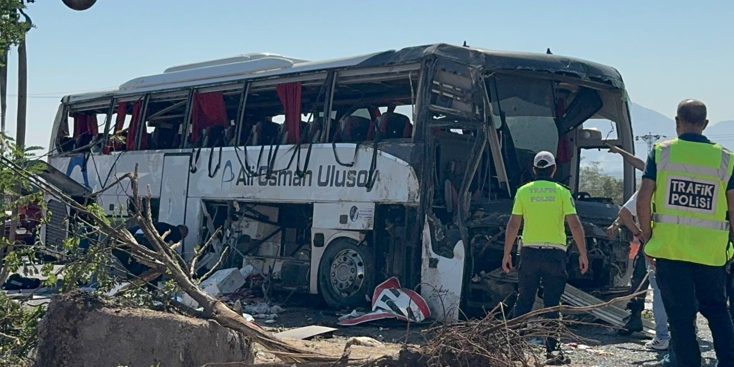Kayseri’de yolcu otobüsü devrildi: 1 ölü, 23 yaralı