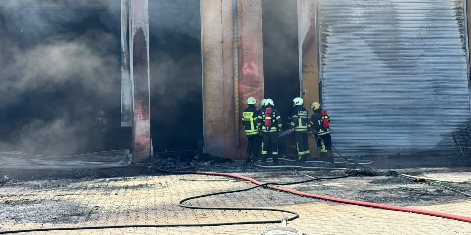 Kayseri’de sünger üretim atölyesinde yangın