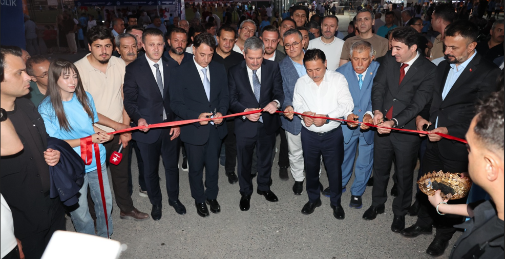 Büyükşehir belediyesi spor A.Ş., âşık Seyrani Festivali'nde miniklerin neşesine ortak oldu