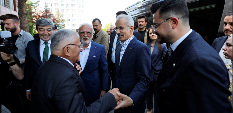 Büyükkılıç’ı ziyaret eden bakan Uraloğlu’dan, Kayseri’nin ‘Merkez-yerel yönetim uyumu’na vurgu
