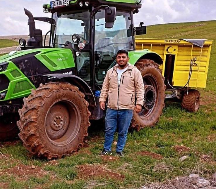 Bünyan’da otomobil tarlaya devrildi: Baba-oğul hayatını kaybetti