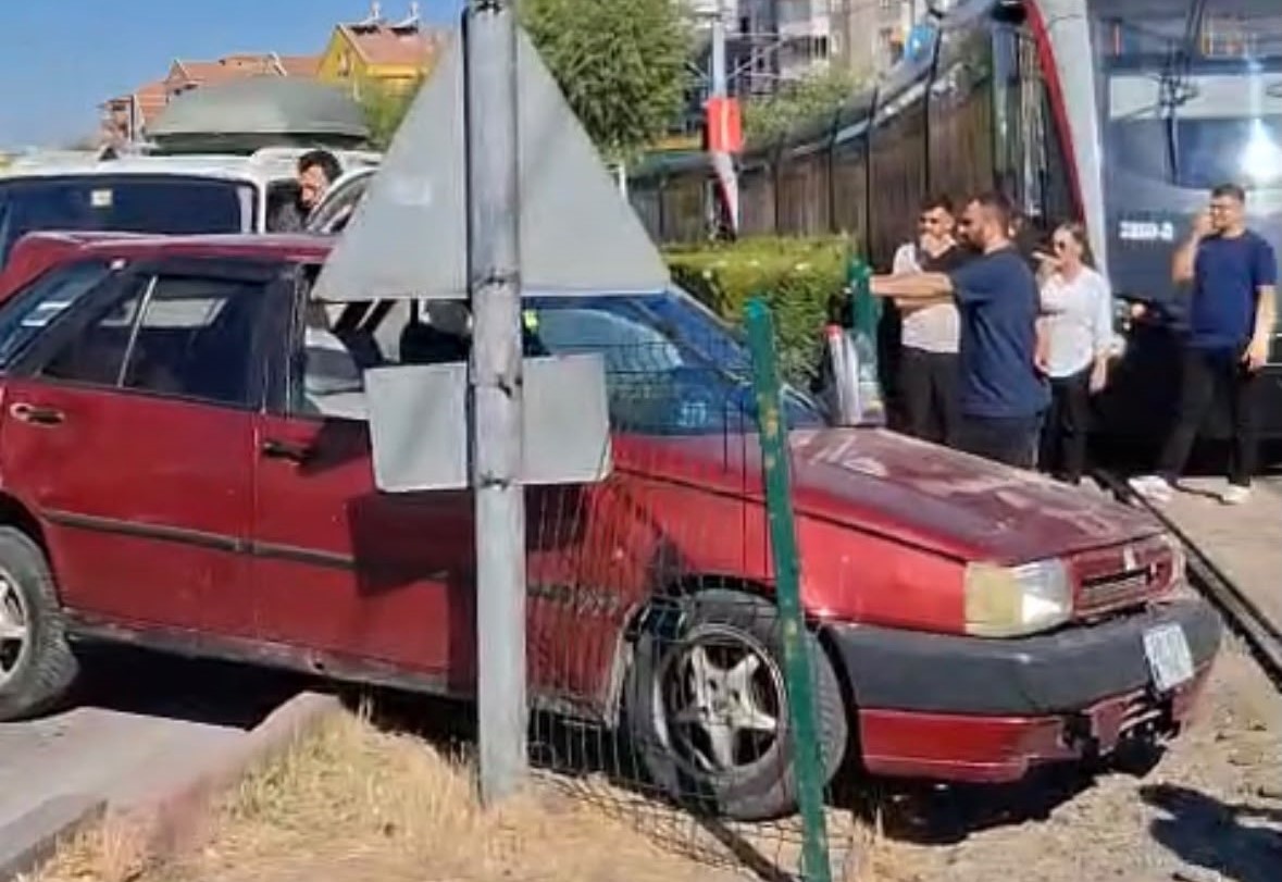 3 Aracın karıştığı zincirleme kazada 2 yaralı