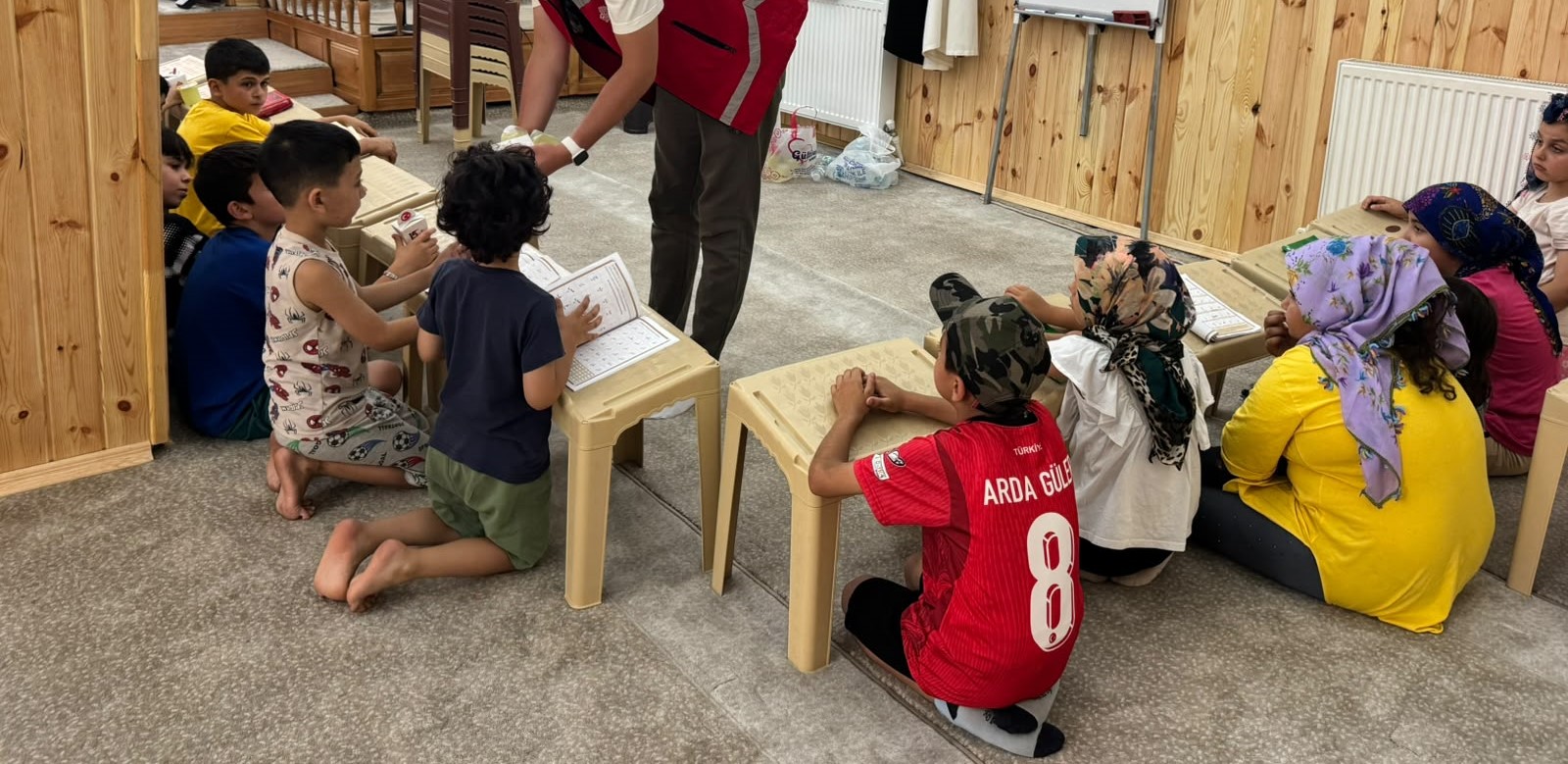 Kayseri Vakıflar Bölge Müdürlüğü’nden yaz Kur’an Kursu öğrencilerine ikram sürprizi