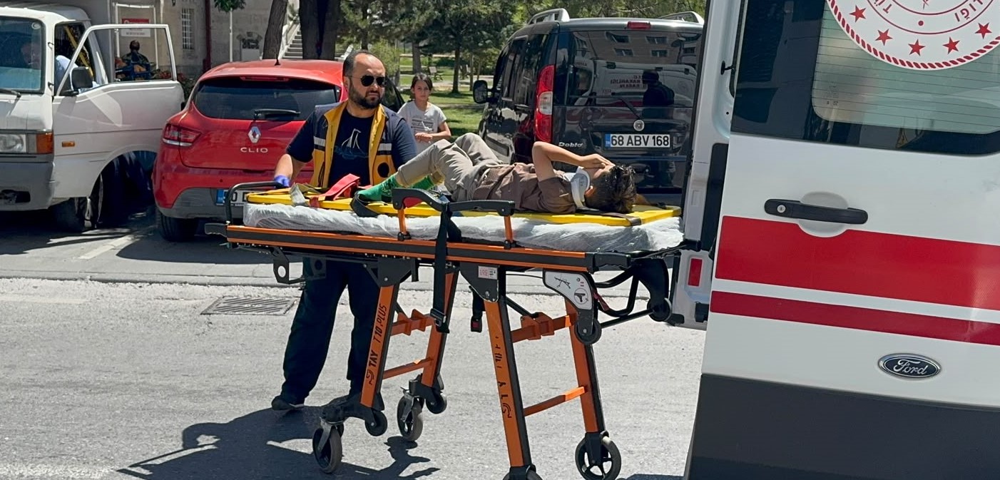 Otomobilin çarptığı 10 yaşındaki çocuk yaralandı