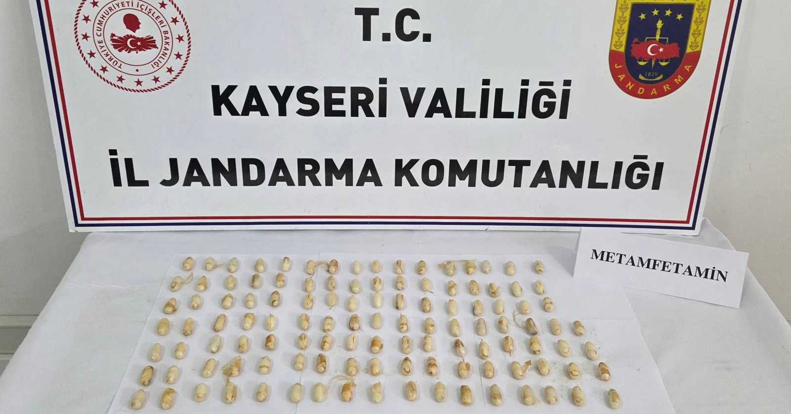 Develi’de uyuşturucuyu bağırsaklarında taşıdı