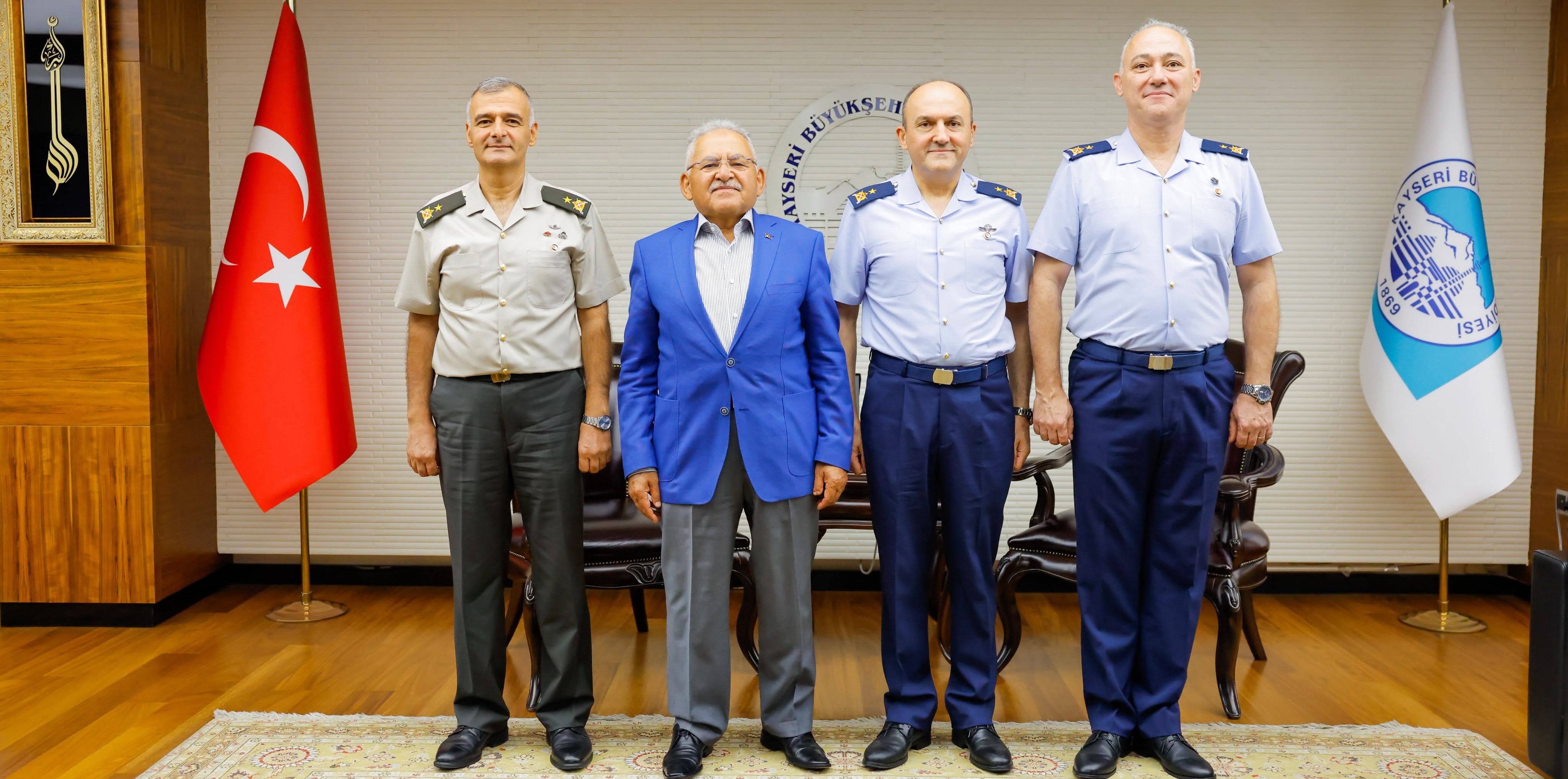 Başkan Büyükkılıç’a komutanlardan veda ziyareti