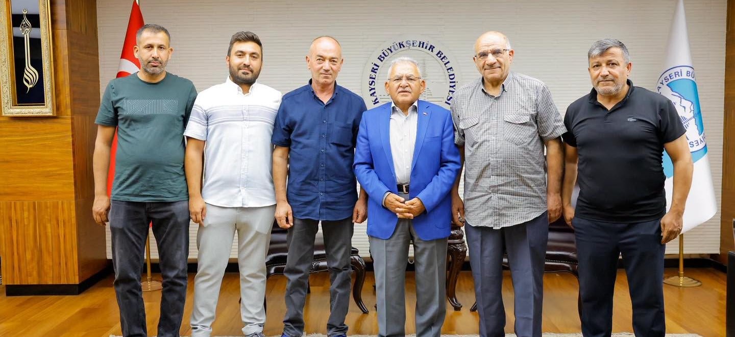 Başkan Büyükkılıç, şehrin farklı kesimlerinden konuklarını makamında ağırladı
