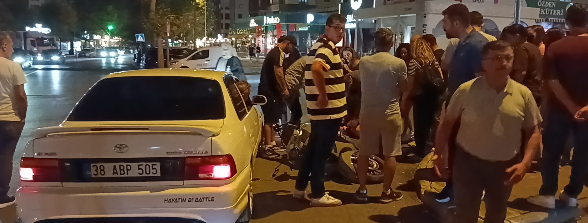 Otomobil ile motosiklet çarpıştı: 1 yaralı